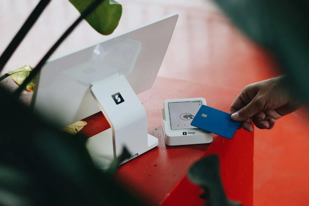 Contactless apparel retail payment at counter