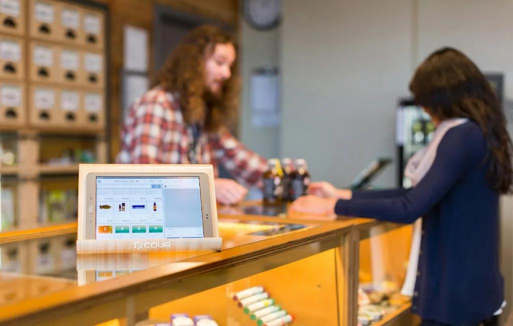 Retail self-service display kiosk