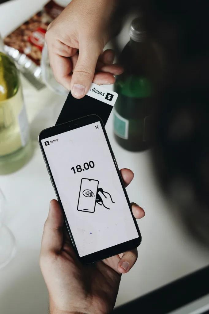 Handheld contactless card payment with mobile reader